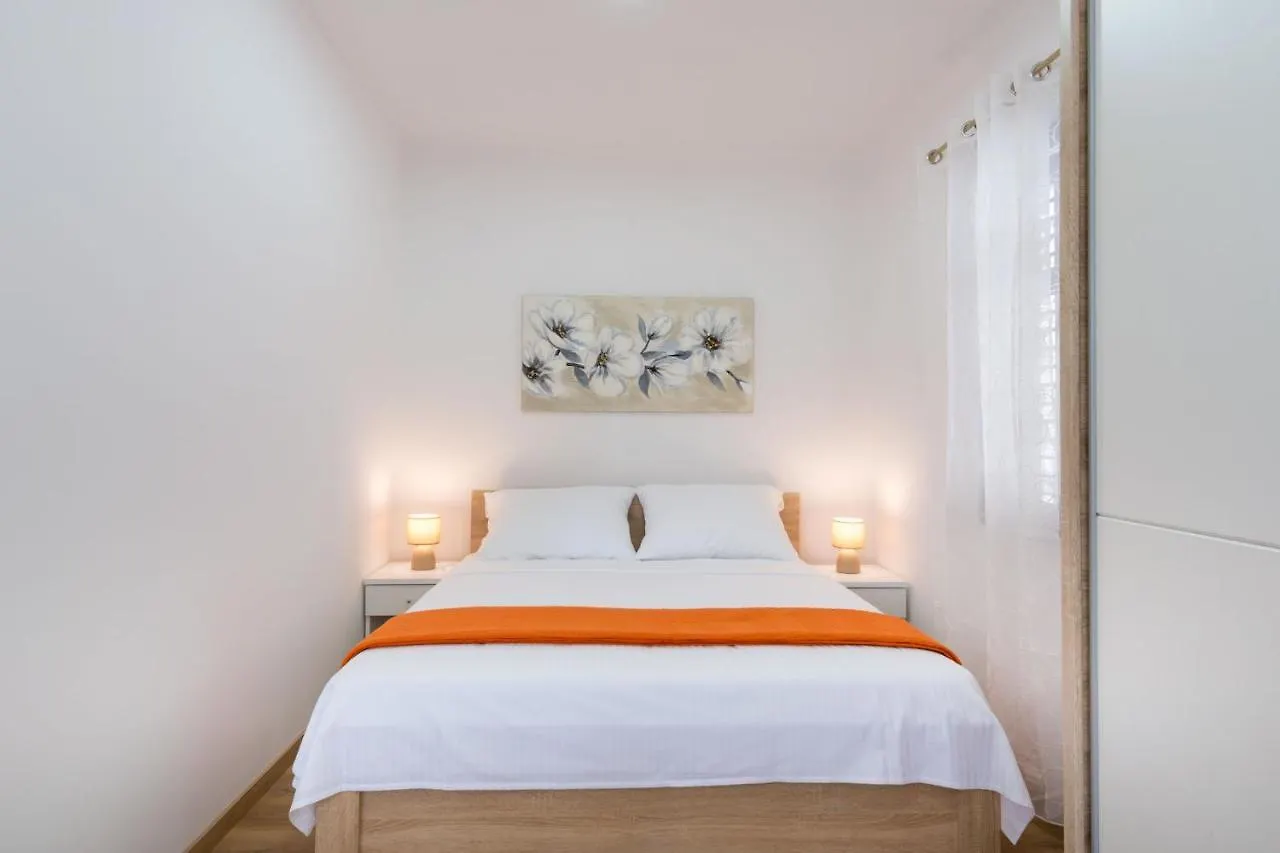 Apartment Bralic Kastela 0*,  Croatia