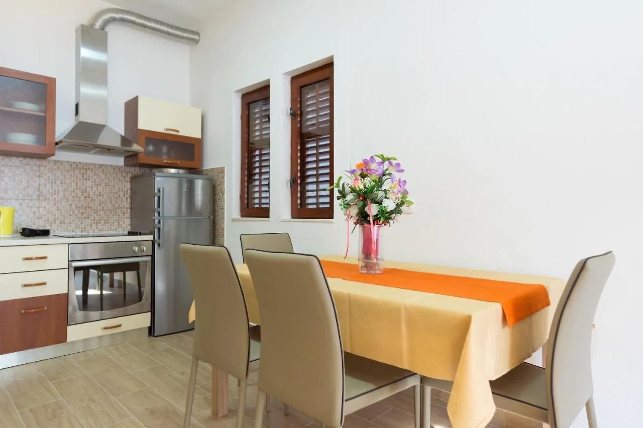 Apartment Bralic Kastela Croatia
