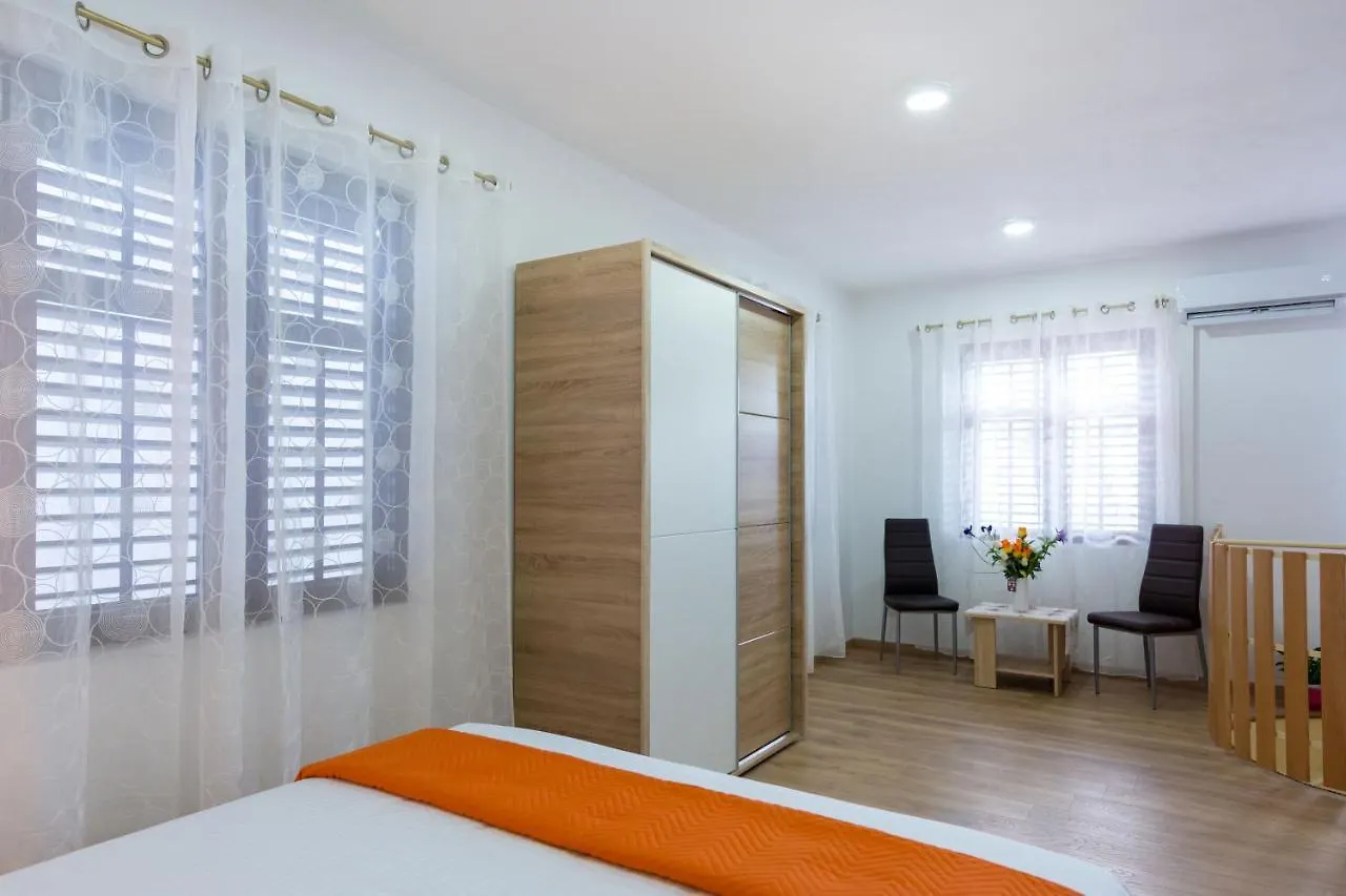 Apartment Bralic Kastela Croatia